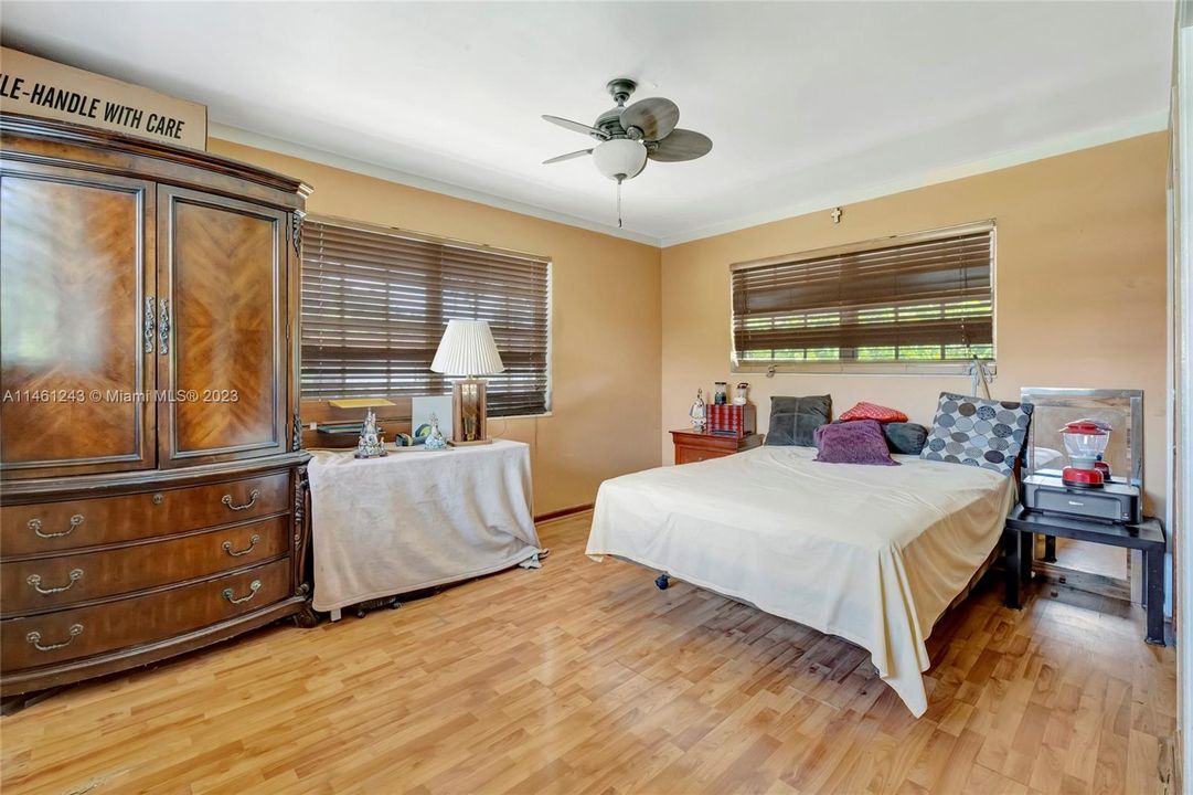 Unit 1 (3bed/2bath side of the Duplex)