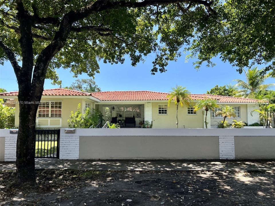 Recently Sold: $1,450,000 (5 beds, 4 baths, 3510 Square Feet)