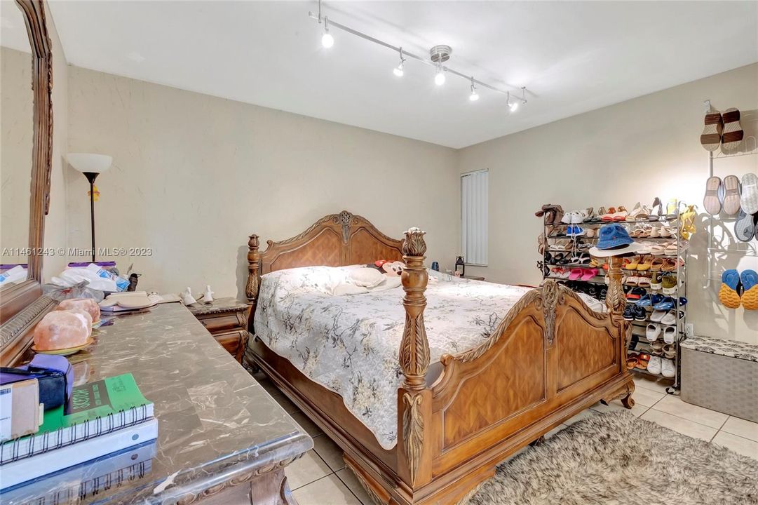 Unit 2 (2bed/2bath side of Duplex)