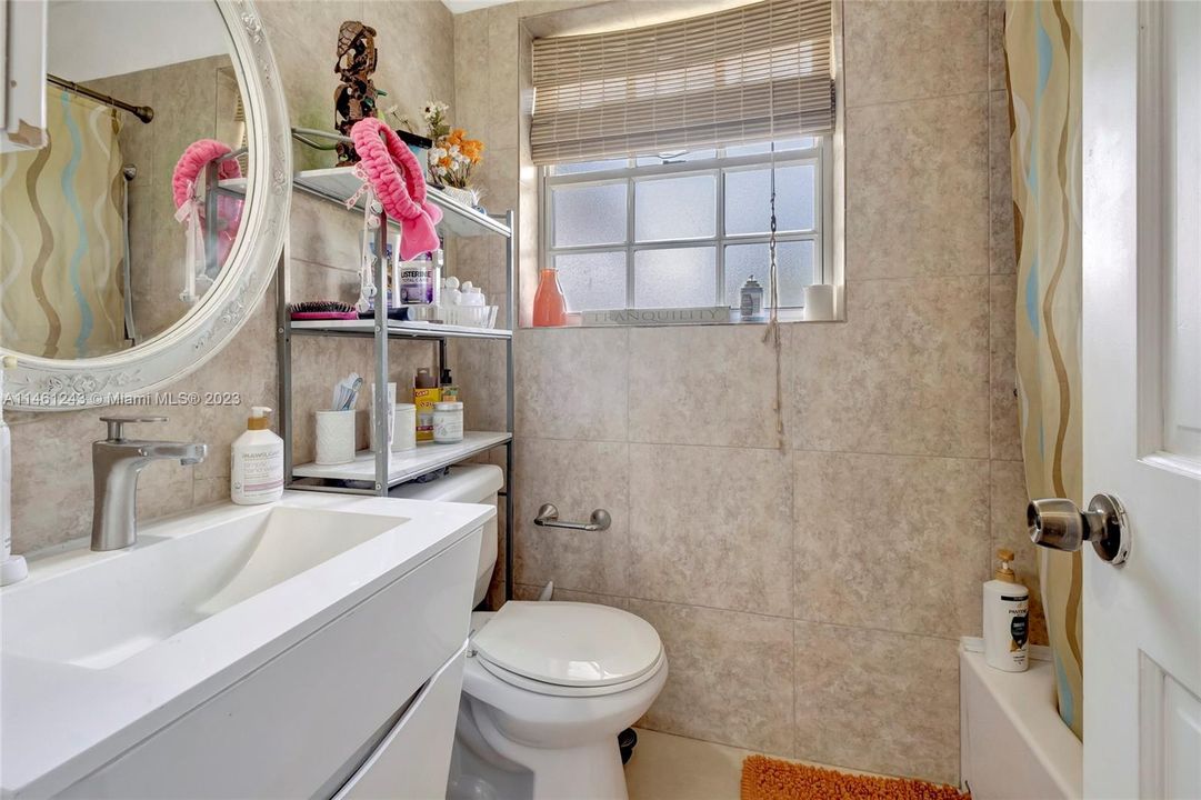 Unit 2 (2bed/2bath side of Duplex)