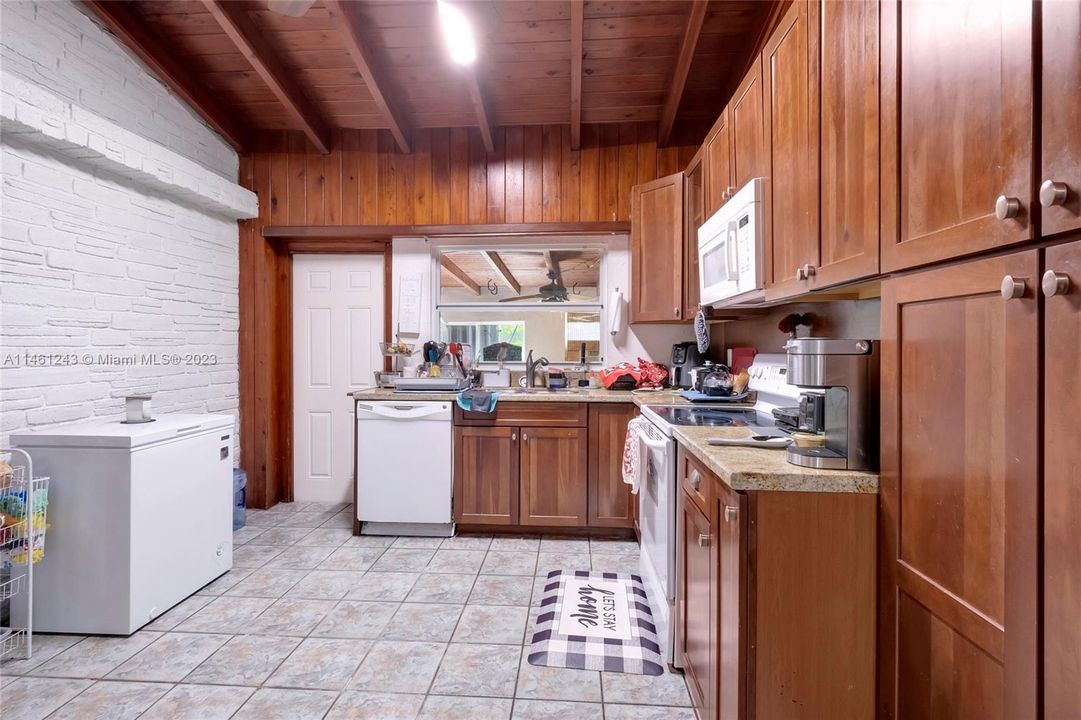 Unit 2 (2bed/2bath side of Duplex)