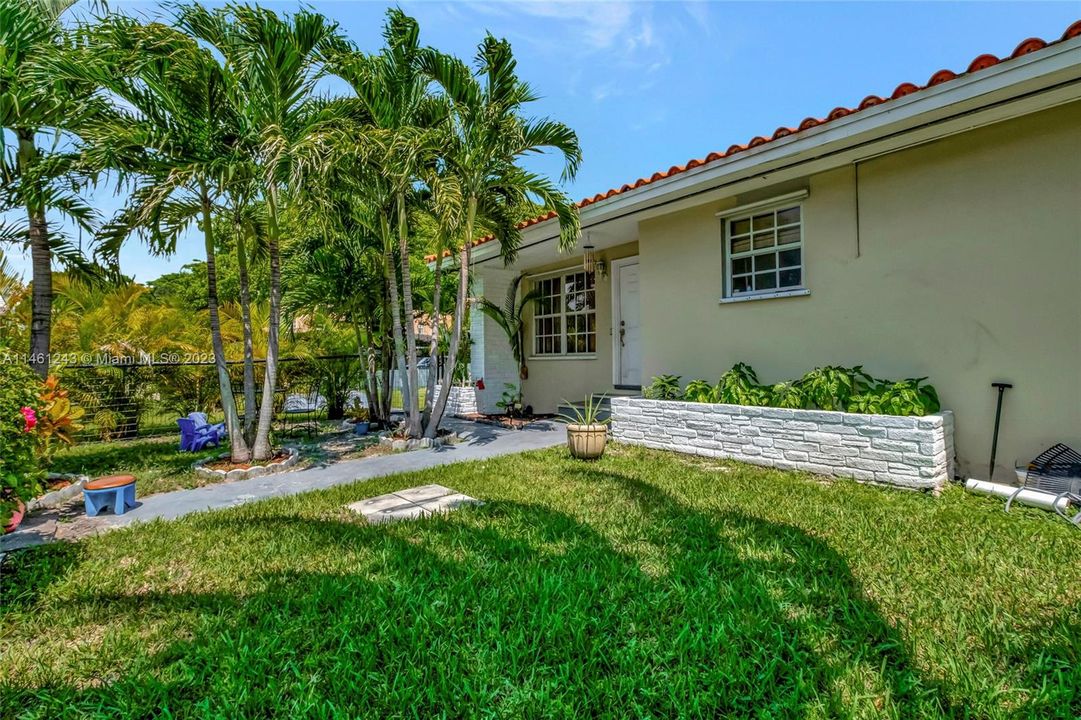 Recently Sold: $1,450,000 (5 beds, 4 baths, 3510 Square Feet)