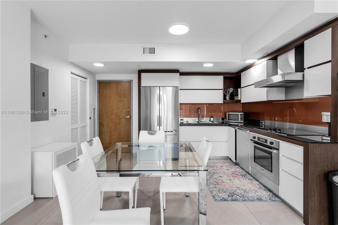 Recently Sold: $535,000 (1 beds, 1 baths, 721 Square Feet)