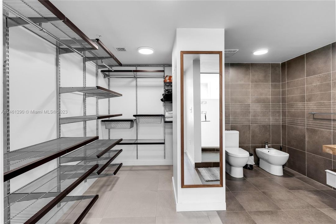 Recently Sold: $535,000 (1 beds, 1 baths, 721 Square Feet)