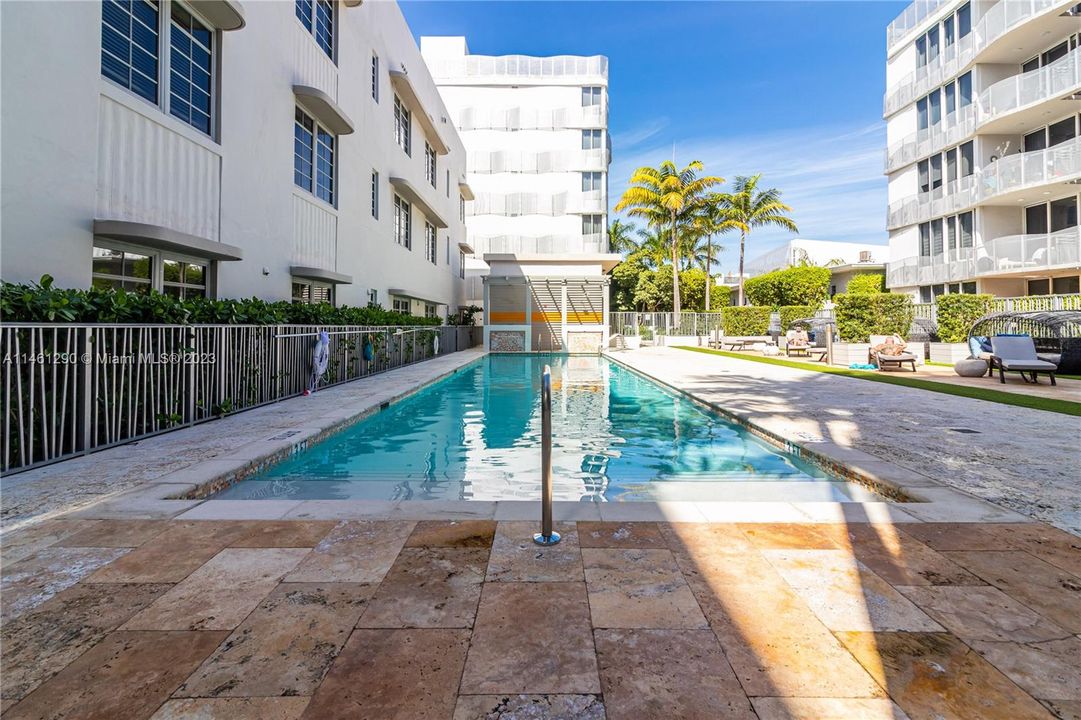 Recently Sold: $535,000 (1 beds, 1 baths, 721 Square Feet)