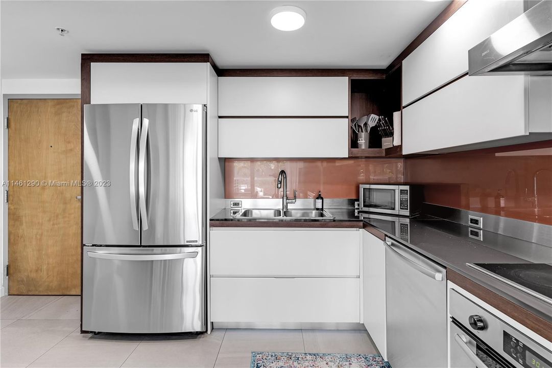 Recently Sold: $535,000 (1 beds, 1 baths, 721 Square Feet)