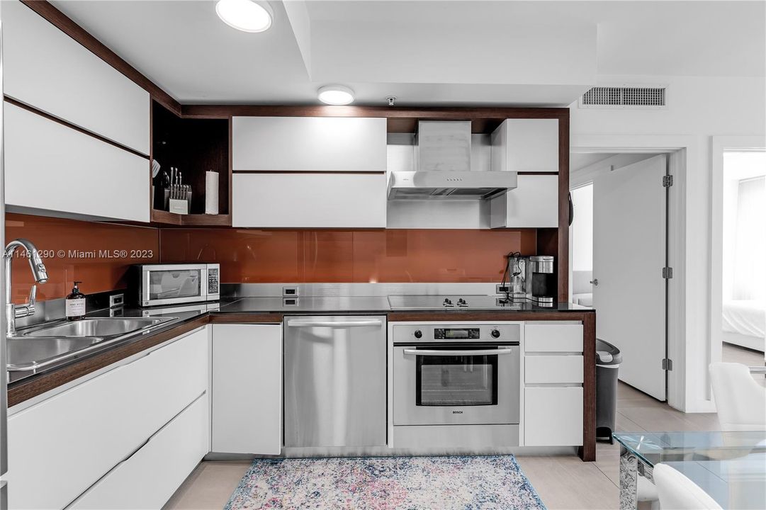 Recently Sold: $535,000 (1 beds, 1 baths, 721 Square Feet)