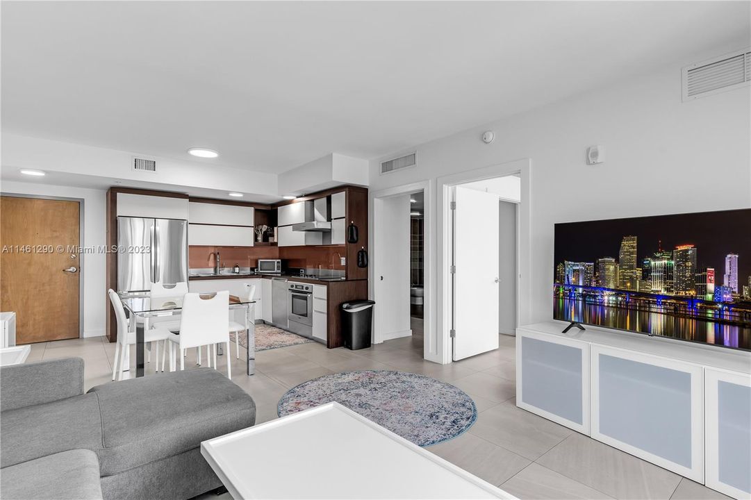 Recently Sold: $535,000 (1 beds, 1 baths, 721 Square Feet)