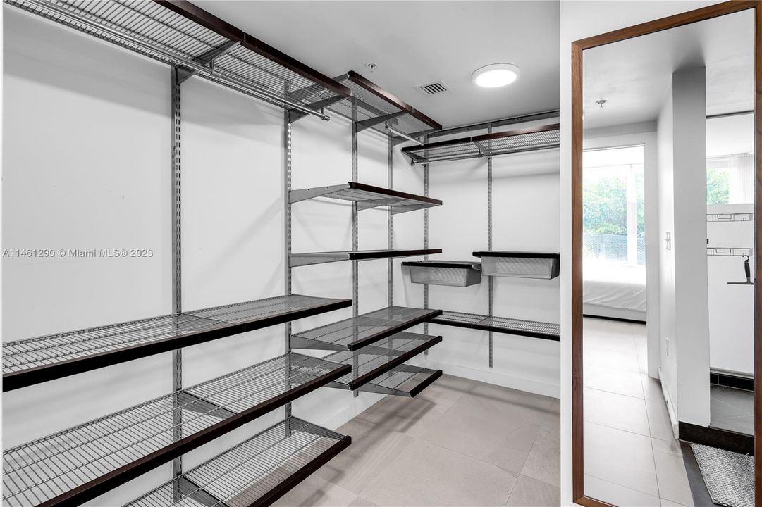 Recently Sold: $535,000 (1 beds, 1 baths, 721 Square Feet)