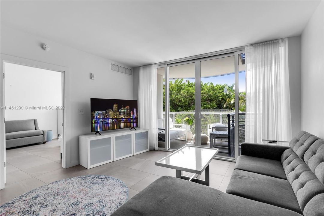 Recently Sold: $535,000 (1 beds, 1 baths, 721 Square Feet)
