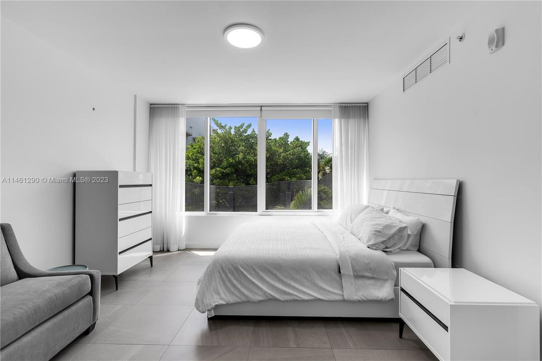 Recently Sold: $535,000 (1 beds, 1 baths, 721 Square Feet)