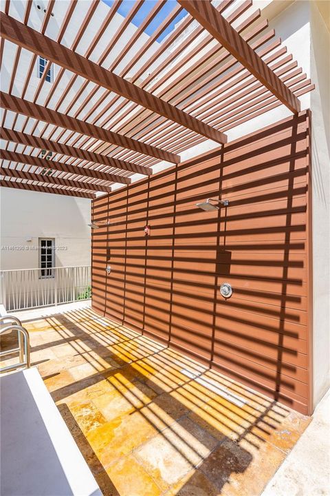 Recently Sold: $535,000 (1 beds, 1 baths, 721 Square Feet)