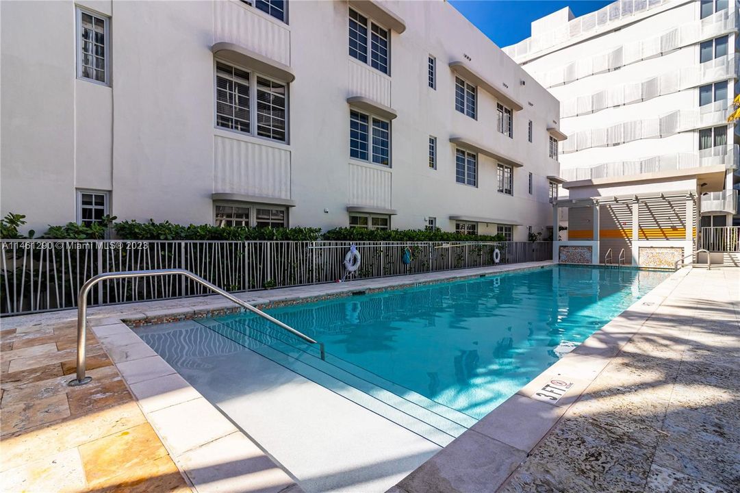 Recently Sold: $535,000 (1 beds, 1 baths, 721 Square Feet)