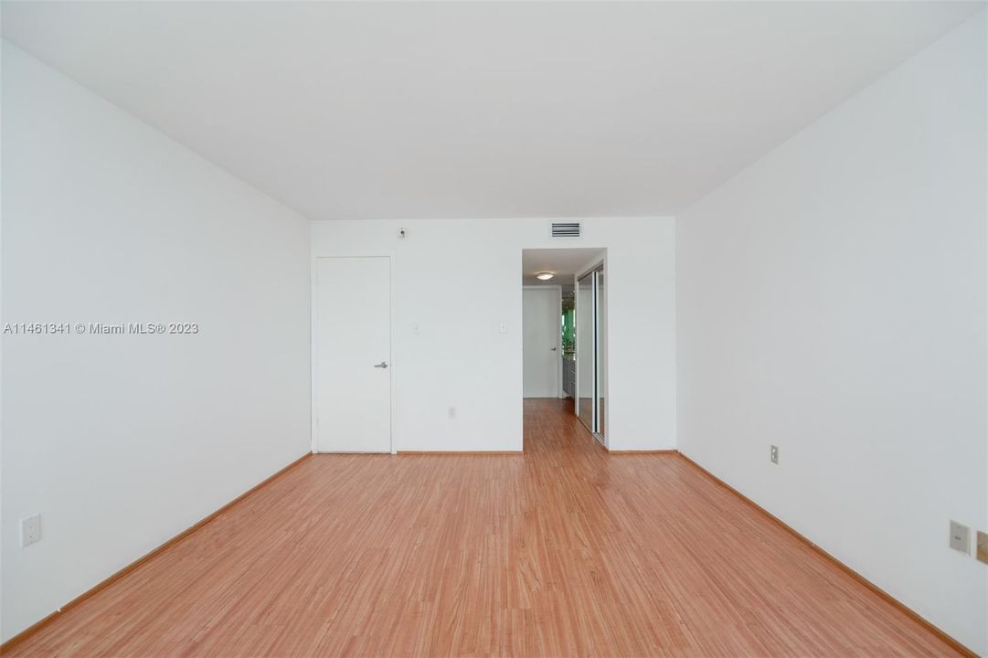 Recently Sold: $239,900 (1 beds, 1 baths, 1005 Square Feet)