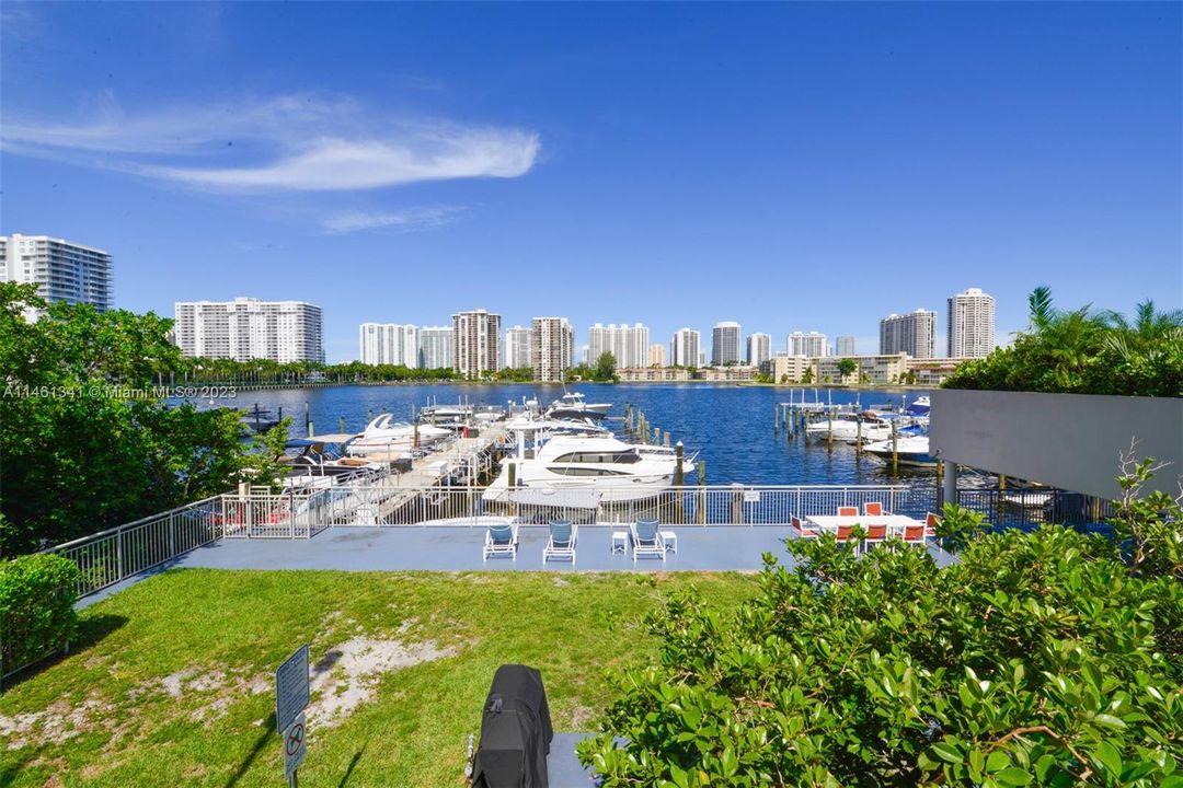 Recently Sold: $239,900 (1 beds, 1 baths, 1005 Square Feet)