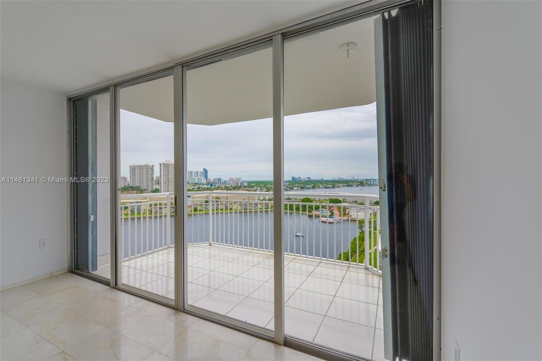 Recently Sold: $239,900 (1 beds, 1 baths, 1005 Square Feet)