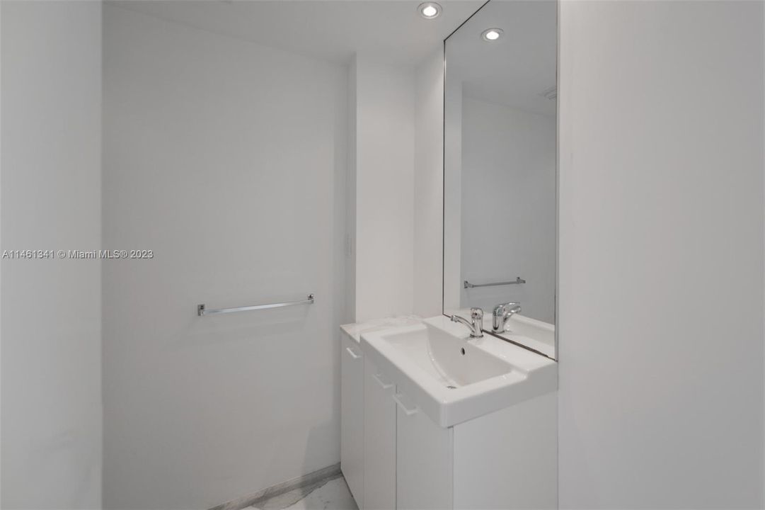 Recently Sold: $239,900 (1 beds, 1 baths, 1005 Square Feet)