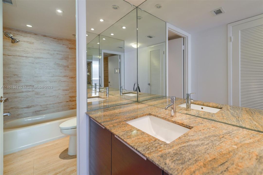 Recently Sold: $239,900 (1 beds, 1 baths, 1005 Square Feet)