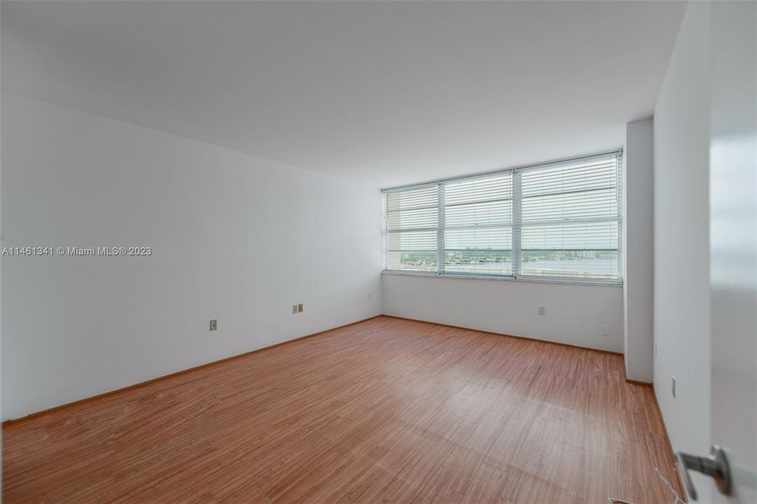 Recently Sold: $239,900 (1 beds, 1 baths, 1005 Square Feet)