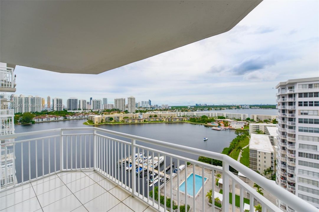 Recently Sold: $239,900 (1 beds, 1 baths, 1005 Square Feet)