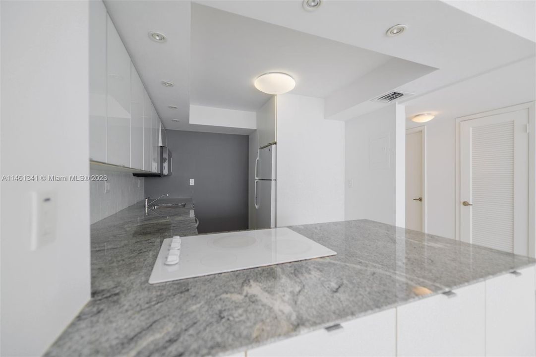 Recently Sold: $239,900 (1 beds, 1 baths, 1005 Square Feet)