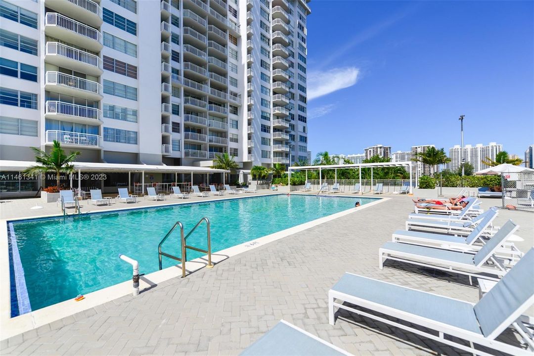 Recently Sold: $239,900 (1 beds, 1 baths, 1005 Square Feet)