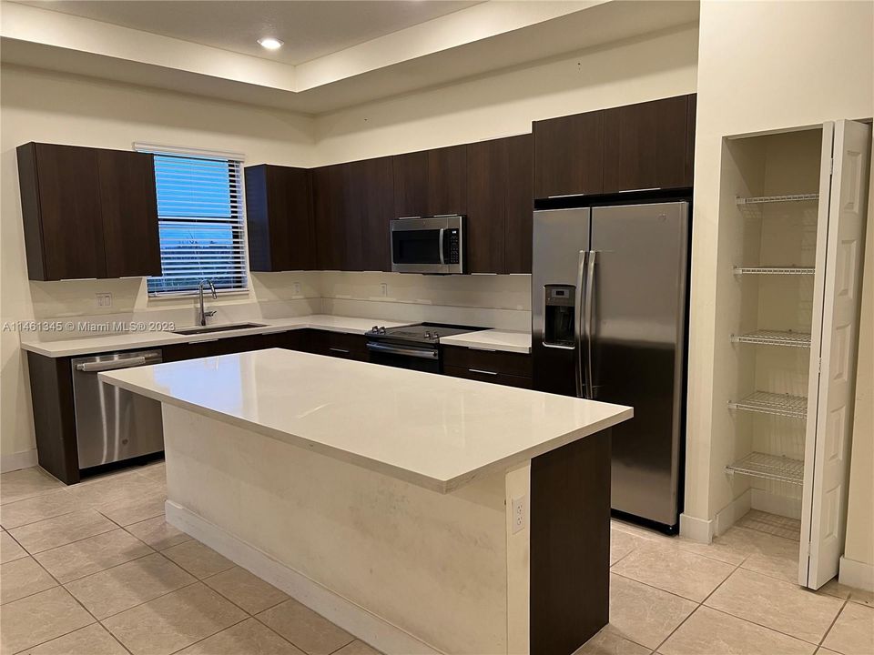 Recently Rented: $3,000 (3 beds, 2 baths, 1345 Square Feet)