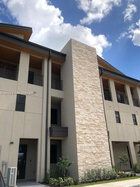 Recently Rented: $3,000 (3 beds, 2 baths, 1345 Square Feet)