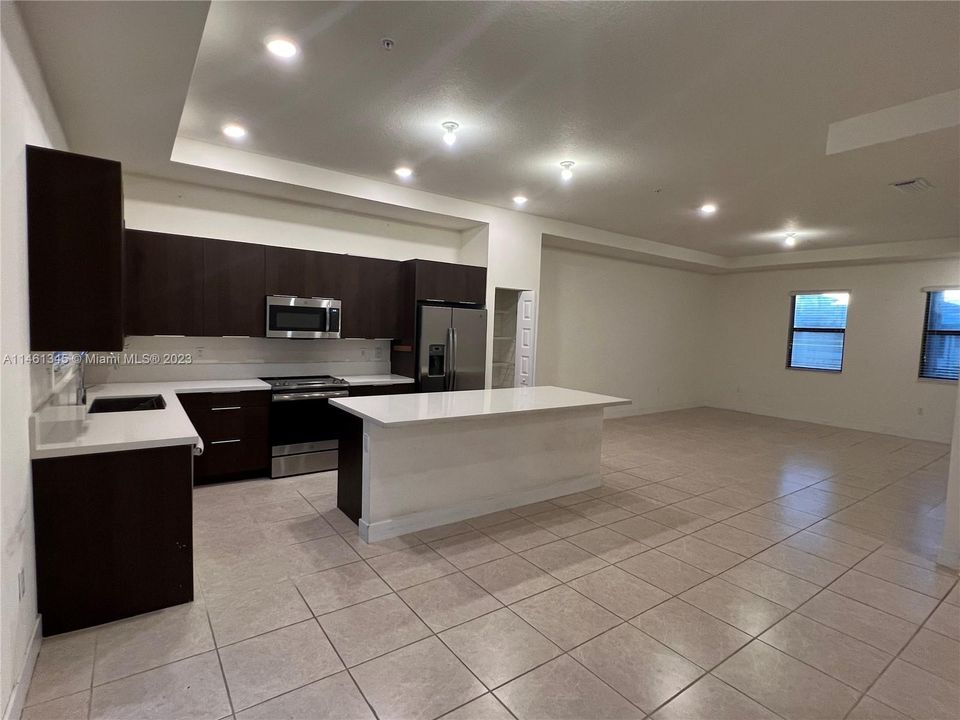 Recently Rented: $3,000 (3 beds, 2 baths, 1345 Square Feet)