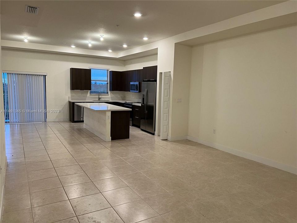 Recently Rented: $3,000 (3 beds, 2 baths, 1345 Square Feet)