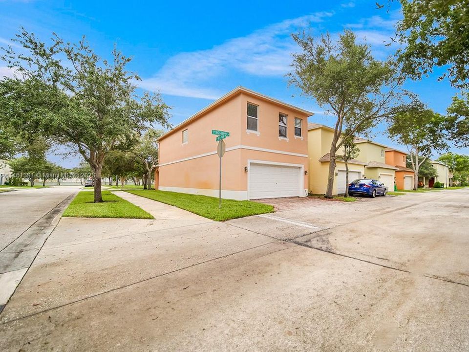 Recently Sold: $300,000 (3 beds, 2 baths, 1582 Square Feet)