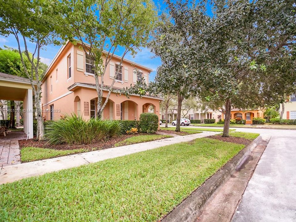 Recently Sold: $300,000 (3 beds, 2 baths, 1582 Square Feet)