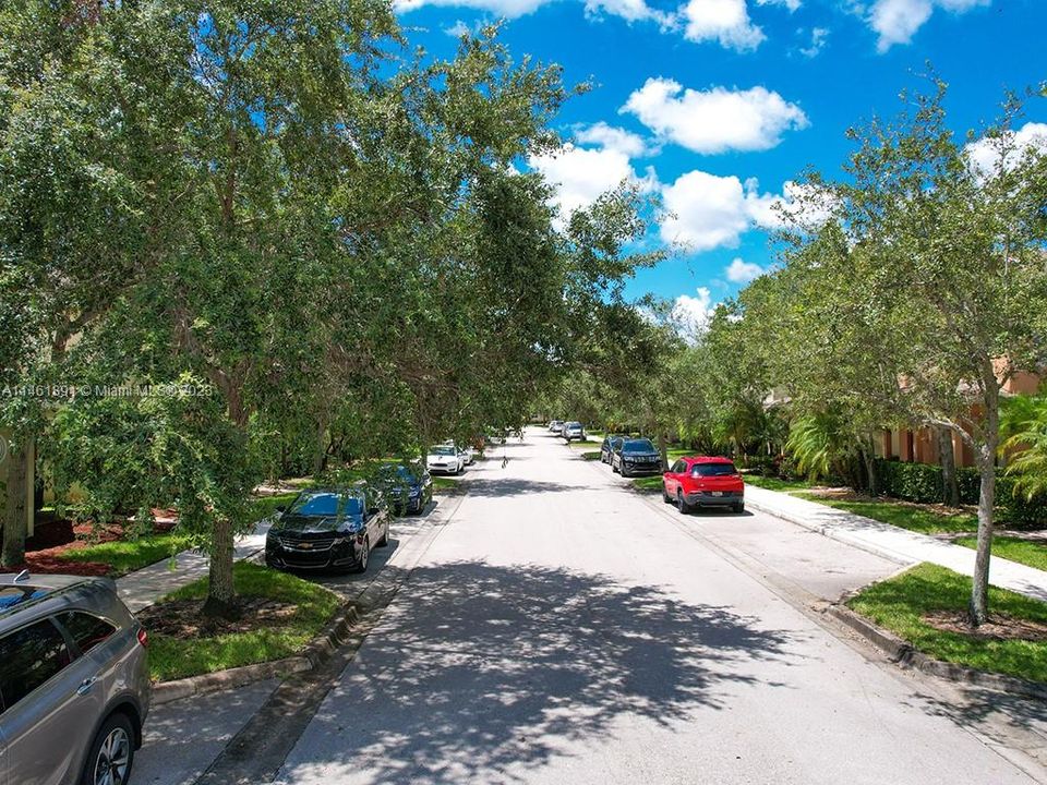 Recently Sold: $300,000 (3 beds, 2 baths, 1582 Square Feet)