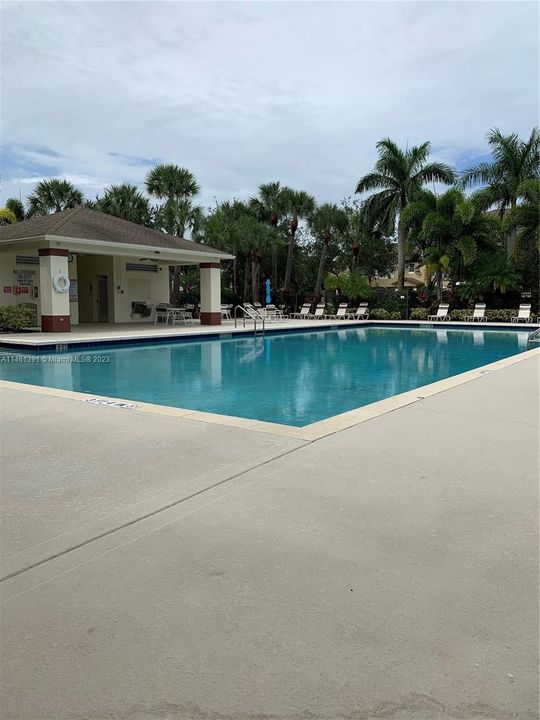 Recently Sold: $300,000 (3 beds, 2 baths, 1582 Square Feet)