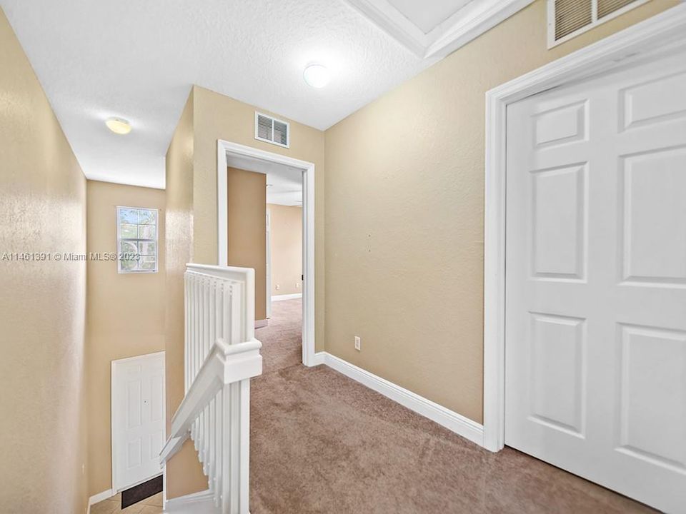 Recently Sold: $300,000 (3 beds, 2 baths, 1582 Square Feet)