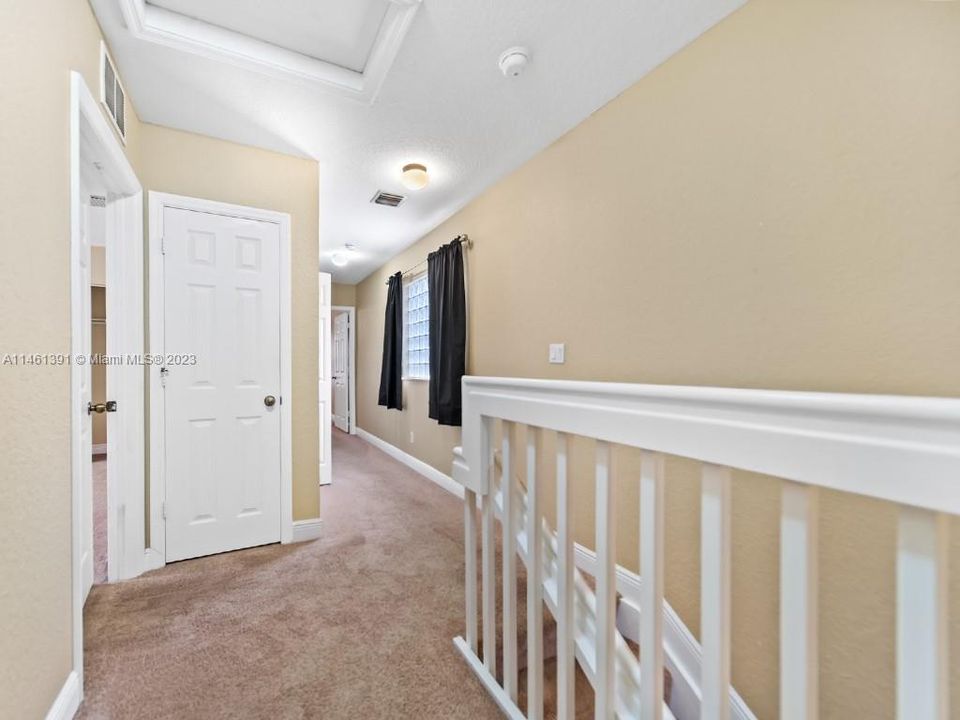 Recently Sold: $300,000 (3 beds, 2 baths, 1582 Square Feet)