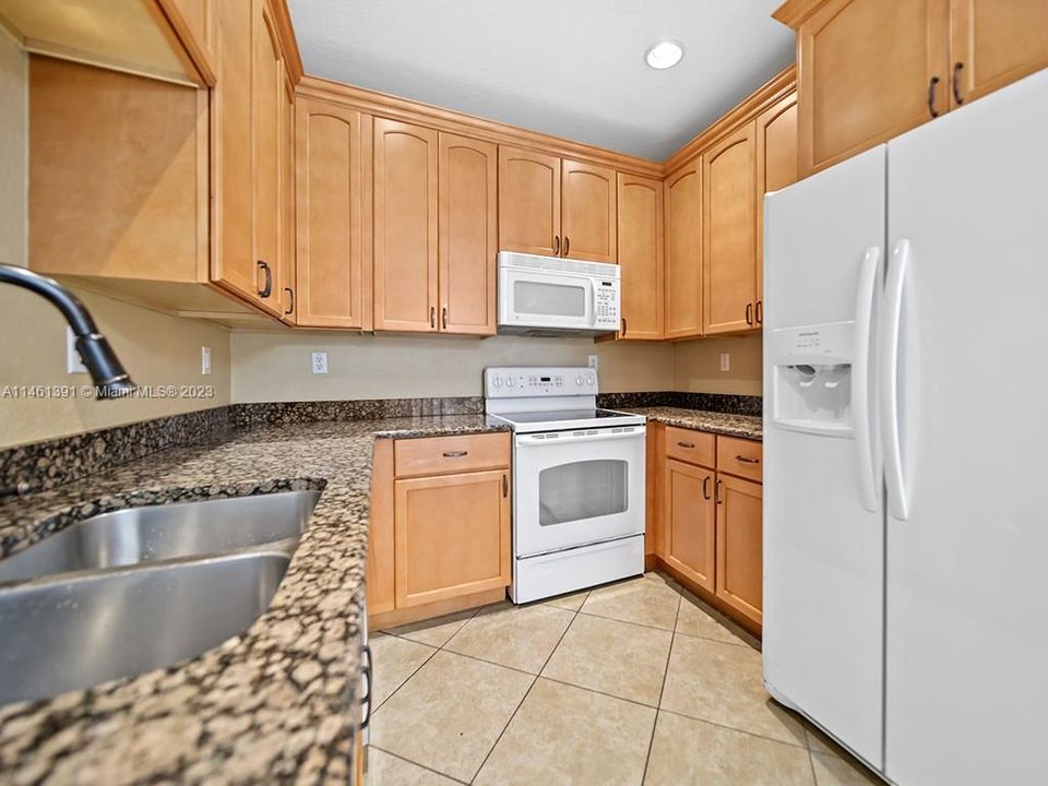 Recently Sold: $300,000 (3 beds, 2 baths, 1582 Square Feet)