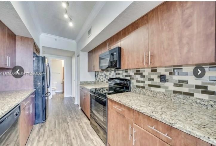 Recently Rented: $2,600 (2 beds, 2 baths, 1130 Square Feet)