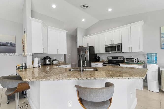 Recently Sold: $434,999 (4 beds, 2 baths, 1815 Square Feet)