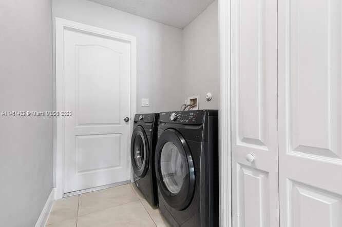 Recently Sold: $434,999 (4 beds, 2 baths, 1815 Square Feet)