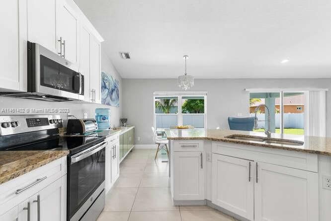 Recently Sold: $434,999 (4 beds, 2 baths, 1815 Square Feet)