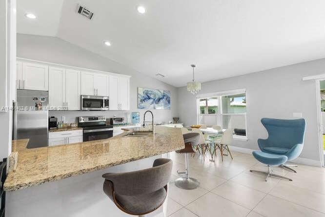 Recently Sold: $434,999 (4 beds, 2 baths, 1815 Square Feet)