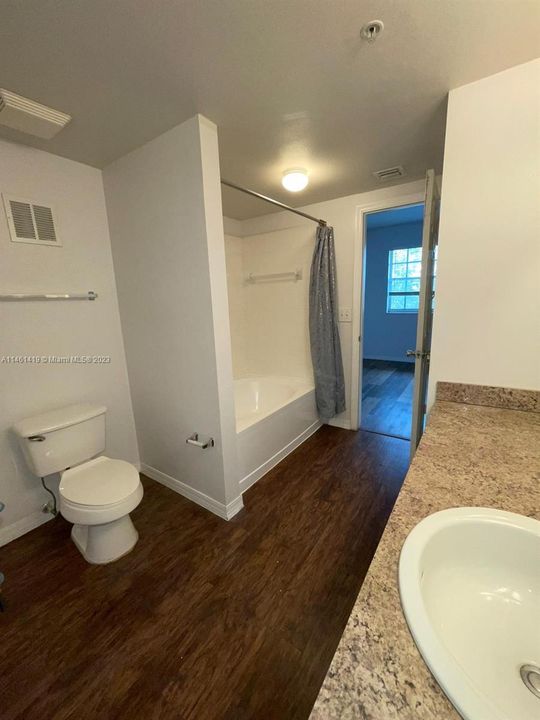 Recently Rented: $2,350 (2 beds, 2 baths, 1130 Square Feet)