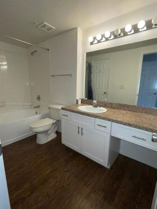 Recently Rented: $2,350 (2 beds, 2 baths, 1130 Square Feet)