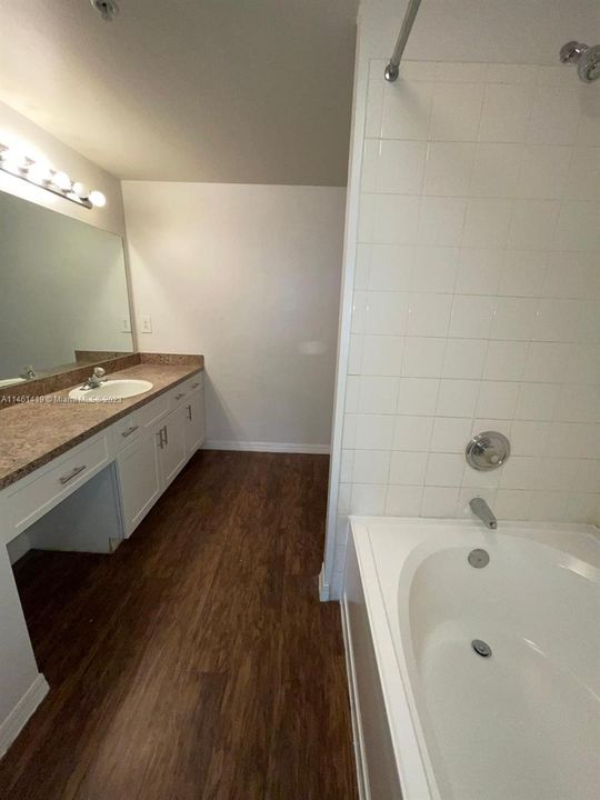 Recently Rented: $2,350 (2 beds, 2 baths, 1130 Square Feet)