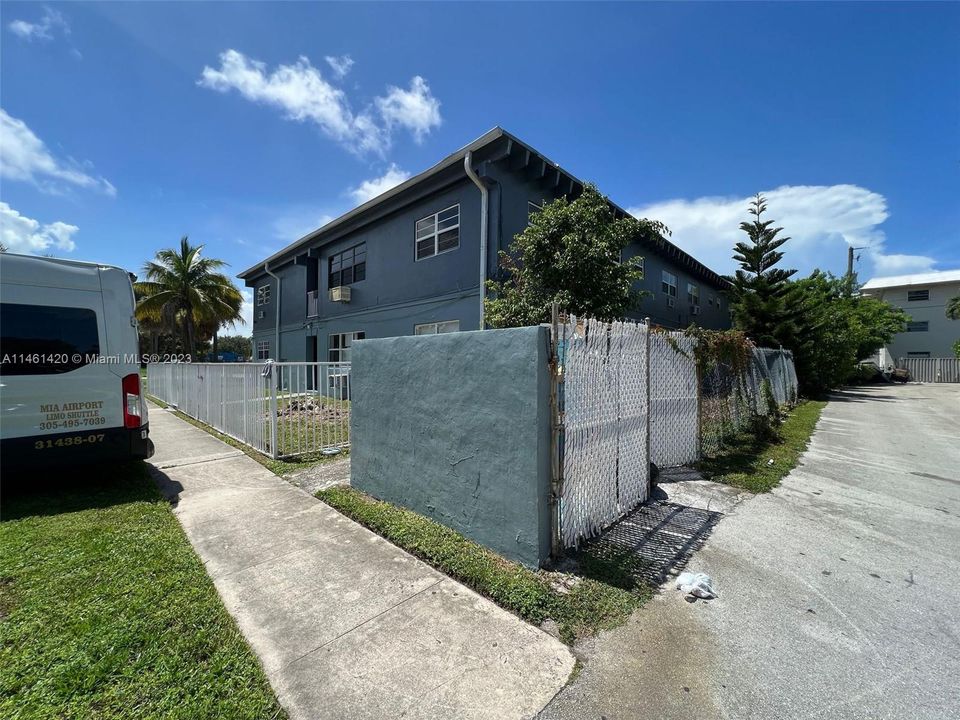 Недавно продано: $169,000 (1 спален, 1 ванн, 620 Квадратных фут)