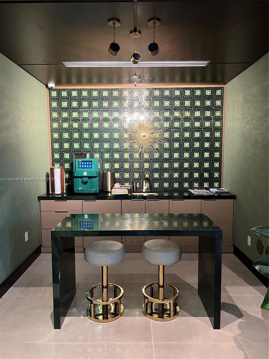 Recently Rented: $5,000 (1 beds, 1 baths, 833 Square Feet)