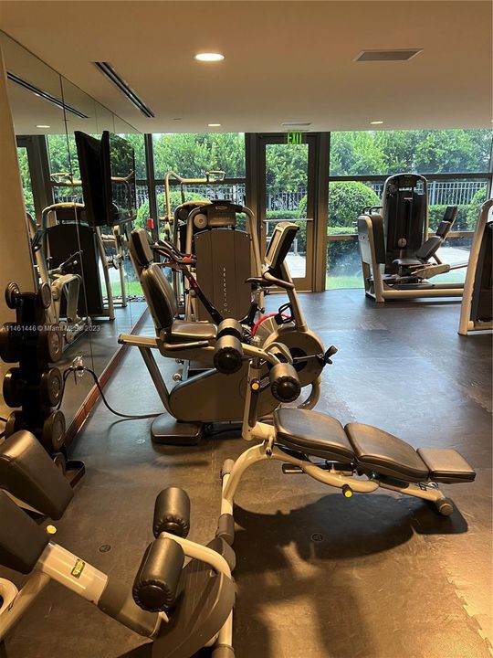 Recently Rented: $5,000 (1 beds, 1 baths, 833 Square Feet)