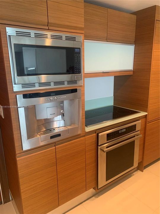 Recently Rented: $5,000 (1 beds, 1 baths, 833 Square Feet)