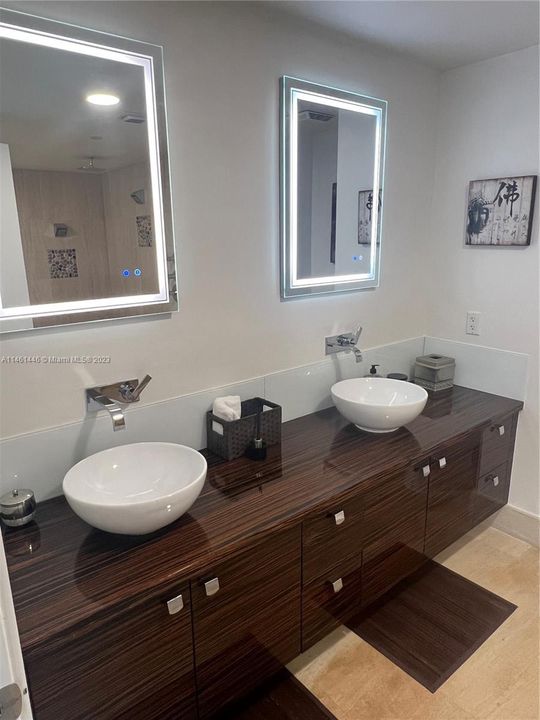 Recently Rented: $5,000 (1 beds, 1 baths, 833 Square Feet)